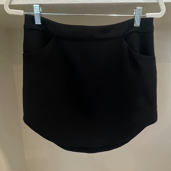NWT Amanda Uprichard Tana Curved Hem Black Mini Skirt (Size M) - Picture 4 of 8
